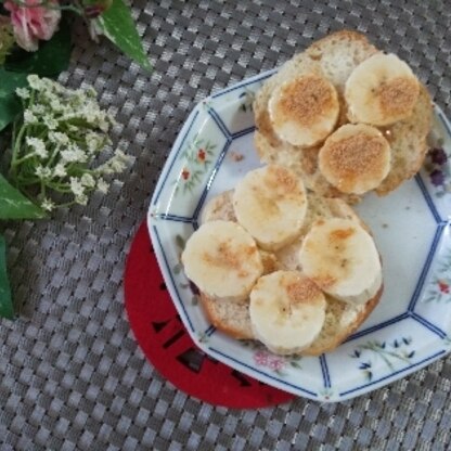 バナナときな粉、好きな物ばかりのって幸せ(*´･ω･｀)bクーラーも昨日1日早くリビングに♪美味しく頂きました❤️
